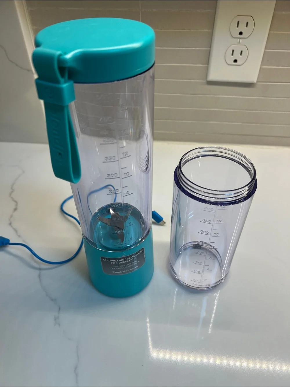 Blendjet 2 Blender Teal Mint with 14 ounce and 18 ounce large cups